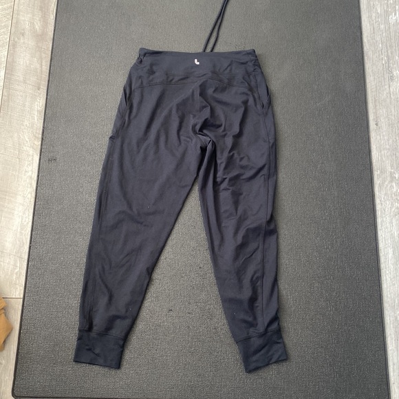 Lolë Joggers - Picture 4 of 4